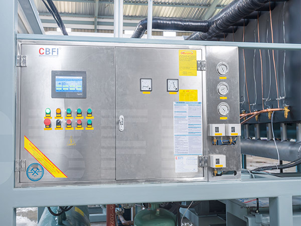 ماكينتان لإنتاج مكعبات الثلج بتقنية التبريد المباشر، سعة كل منهما 15 طن، لعميل إندونيسي