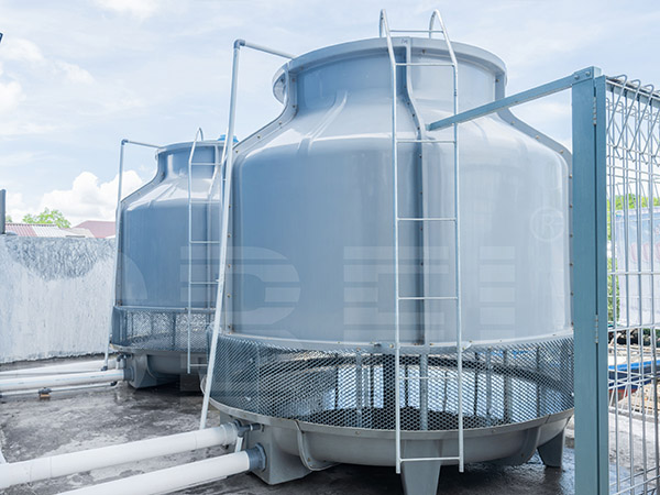 ماكينتان لإنتاج مكعبات الثلج بتقنية التبريد المباشر، سعة كل منهما 15 طن، لعميل إندونيسي